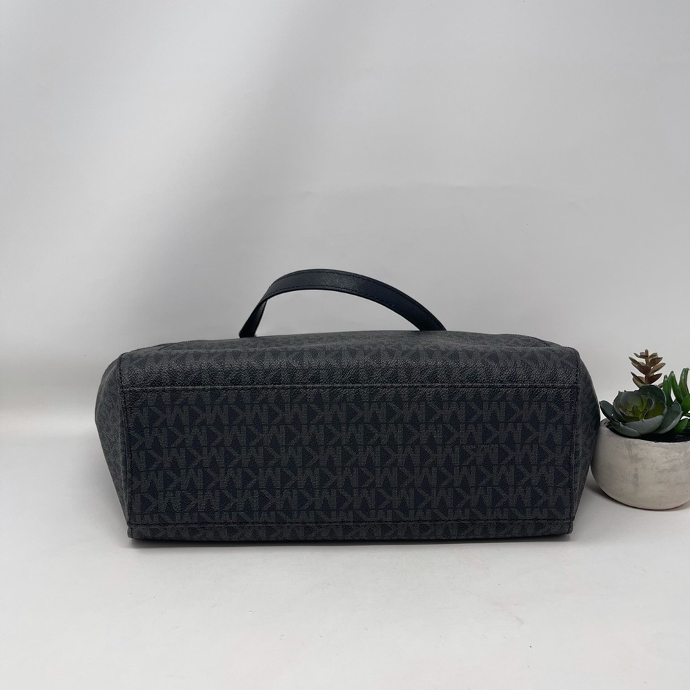 Michael Kors JST Large Chain Shoulder Bag - Picture 6 of 10